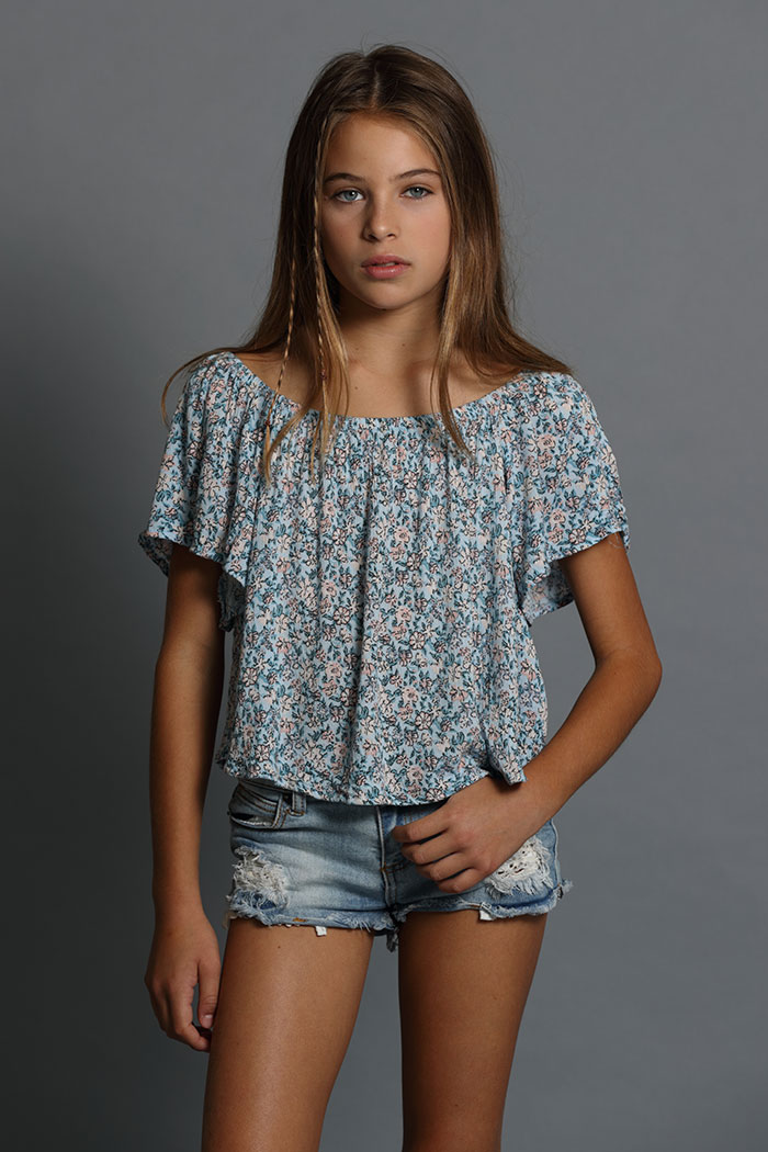 brand-model-and-talent-ava-w-teens-girls